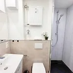 Cozy 2-room With Wifi & Sky 아파트 코블렌츠