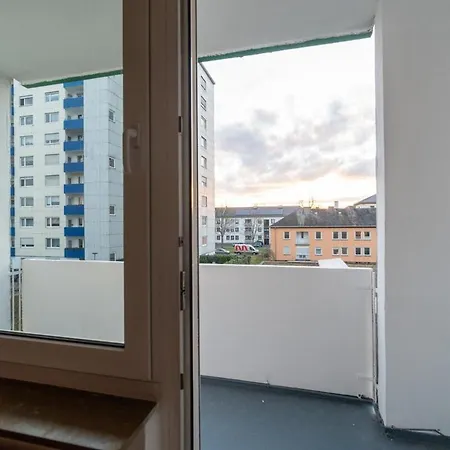 Apartmán Cozy 2-room With Wifi & Sky