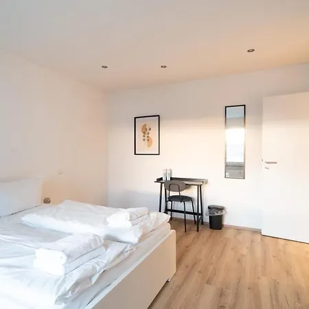 Apartmán Cozy 2-room With Wifi & Sky
