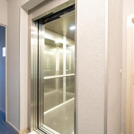 Cozy 2-room With Wifi & Sky Apartmán *