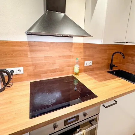 Apartmán Cozy 2-room With Wifi & Sky