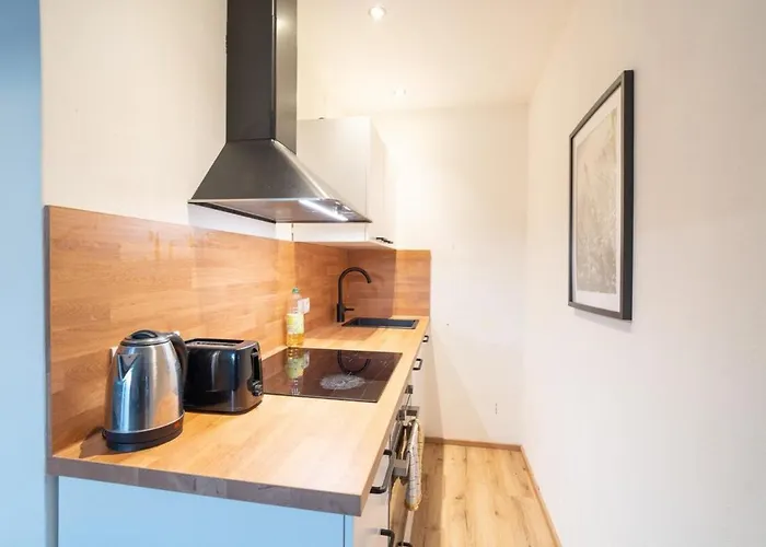 Cozy 2-room With Wifi & Sky Apartmán